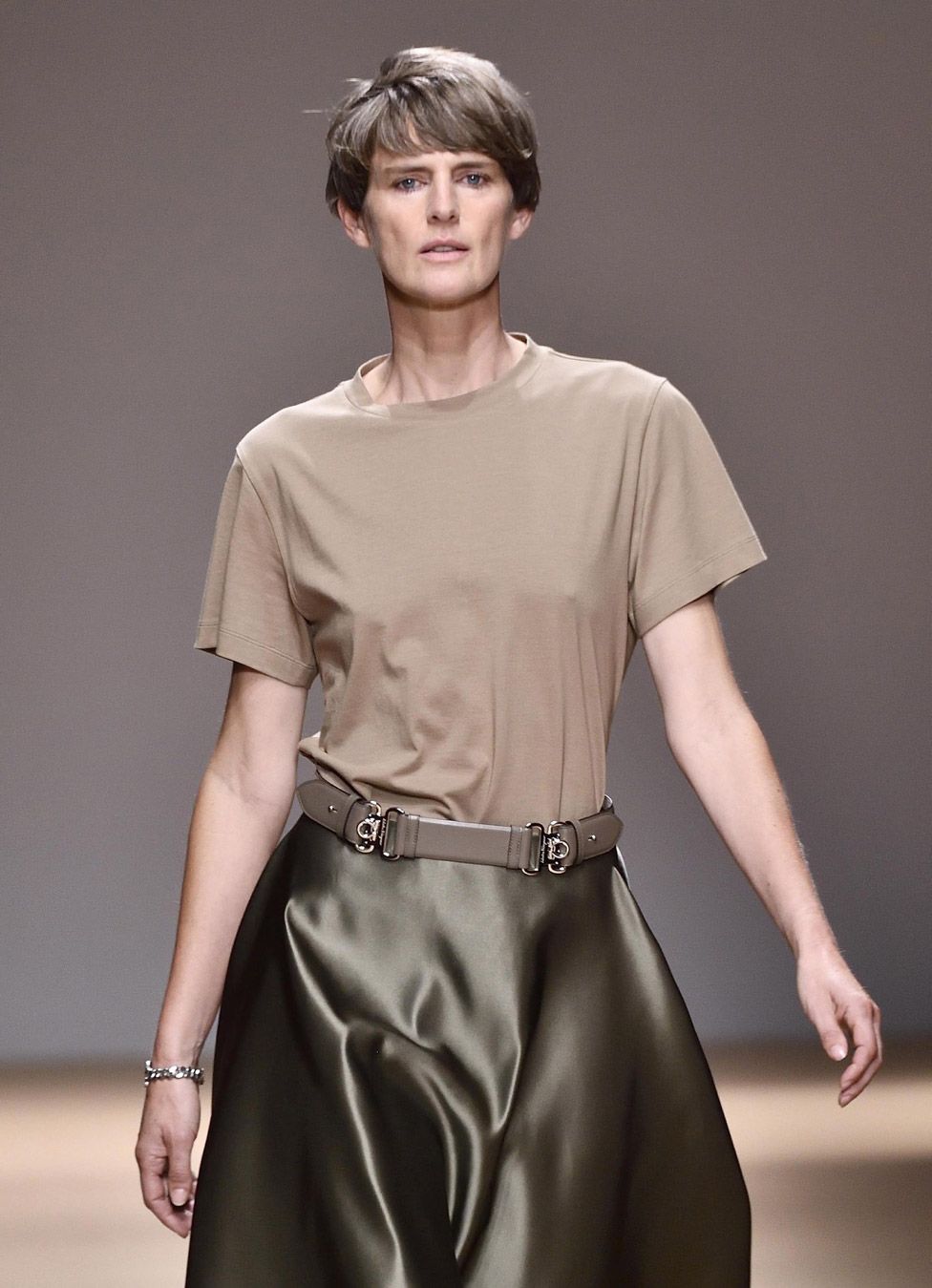 Stella Tennant presents a creation by Salvatore Ferragamo during the Milan Fashion Week, in Milan, Italy, 22 September 2018