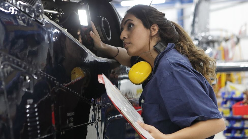 Wage Growth Slows As Uk Job Market Begins To Stall Bbc News