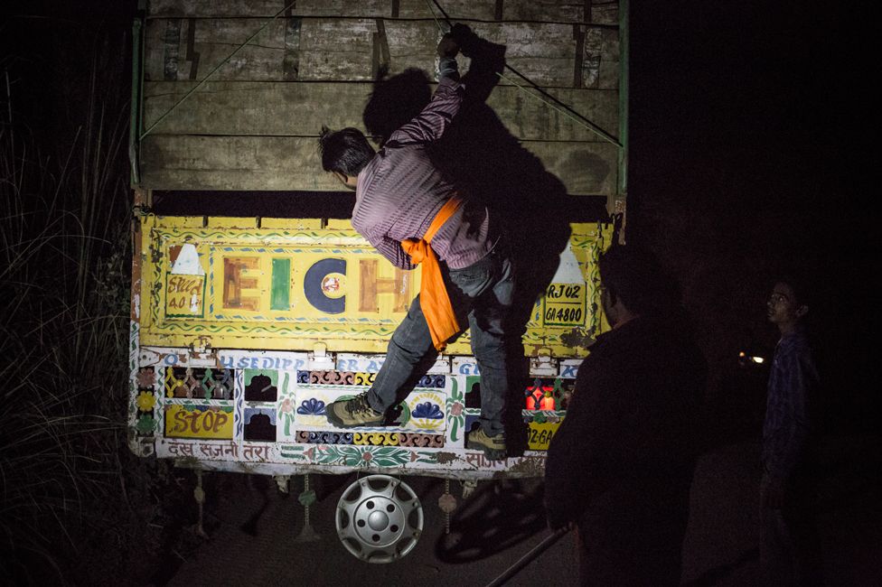 Nawal Kishore Sharma investigates a lorry outside Bilaspur, near Ramgarh, in 2015