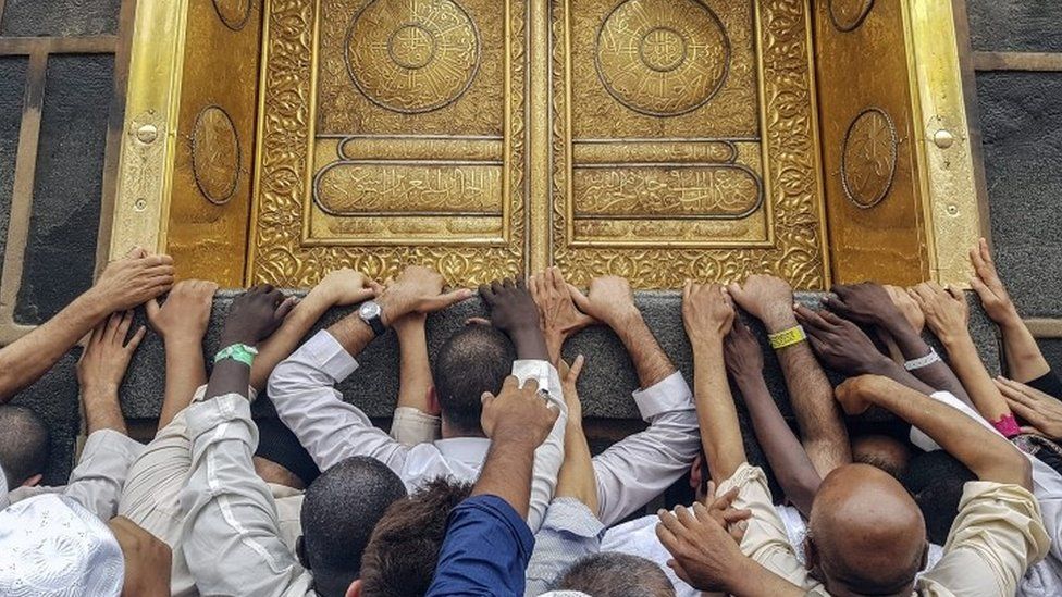 Muslim pilgrims touch the golden door of the Kaaba, Islam's holiest shrine at the Masjidil Haram, Islam's holiest site, ahead of Hajj at the Holy City Of Mecca (09 September 2016)