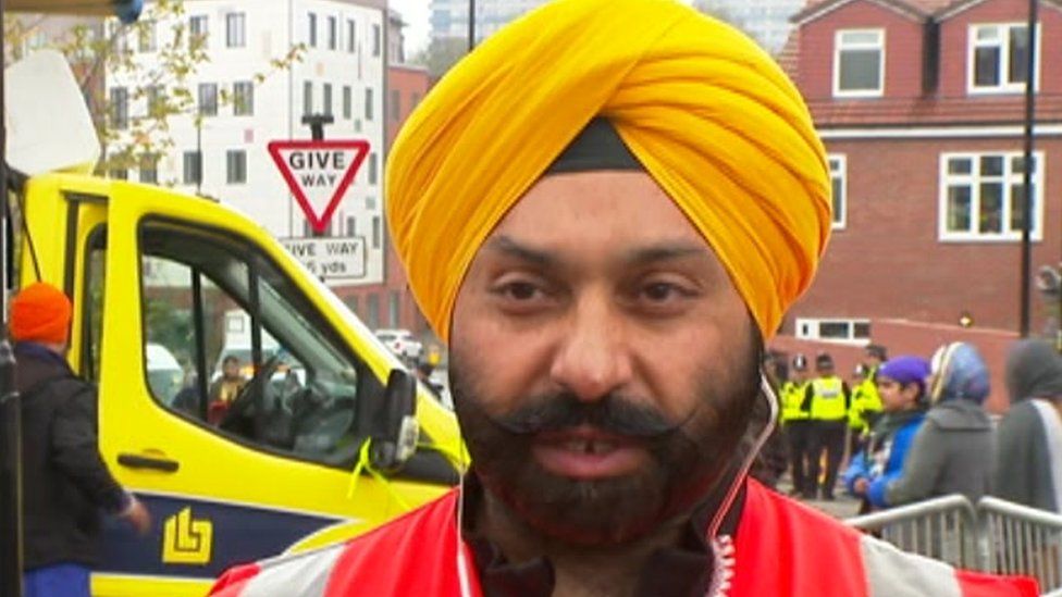 Vaisakhi: Thousands turn out for Coventry parade - BBC News