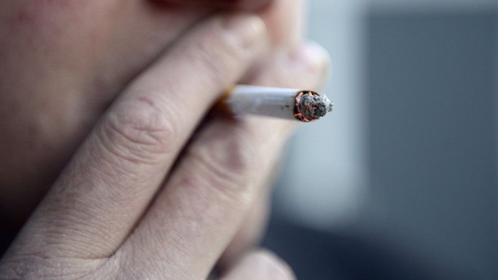 Hertfordshire NHS breath tests for smokers before surgery BBC News