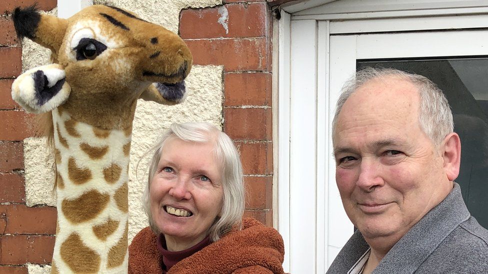 Ian and Ann Rowbory with 'Jenny the Giraffe'