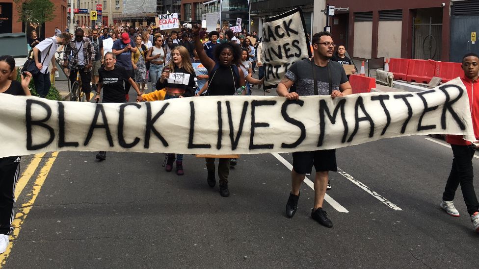 Bristol Black Lives Matter protest attracts 1,000 protestors - BBC News