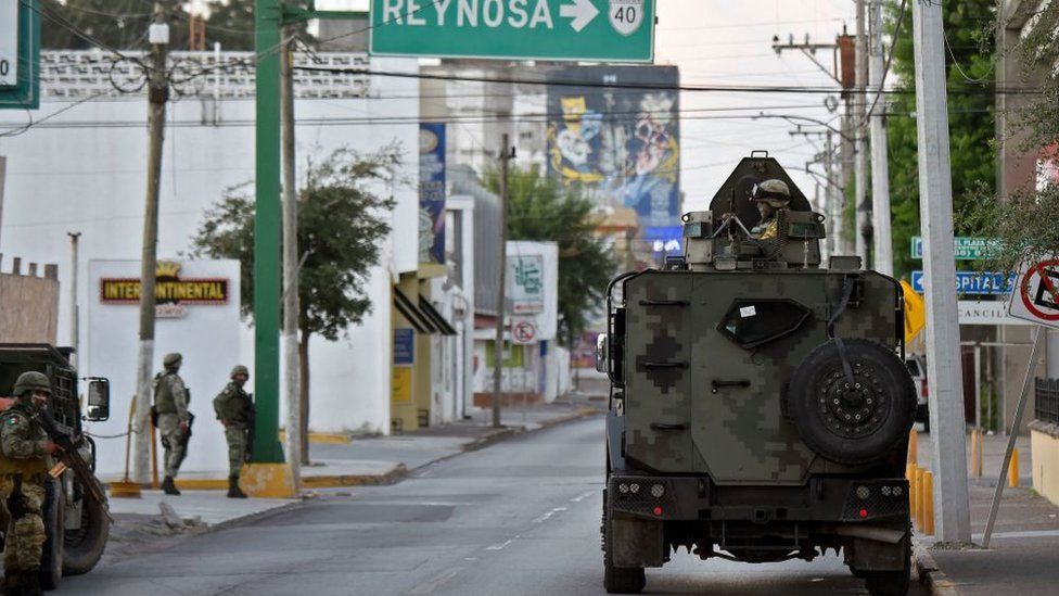 Бронетехника стоит на улицах Матаморос, Тамаулипас, Мексика