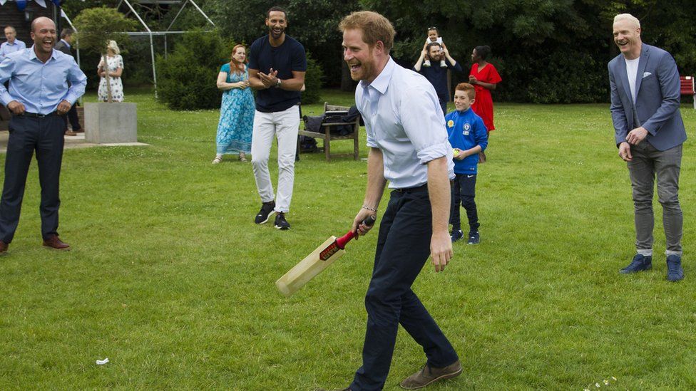 Jonathan Trott, Rio Ferdinand, Prince Harry and Iwan Thomas at the Heads Together barbecue at Kensington Palace in 2016
