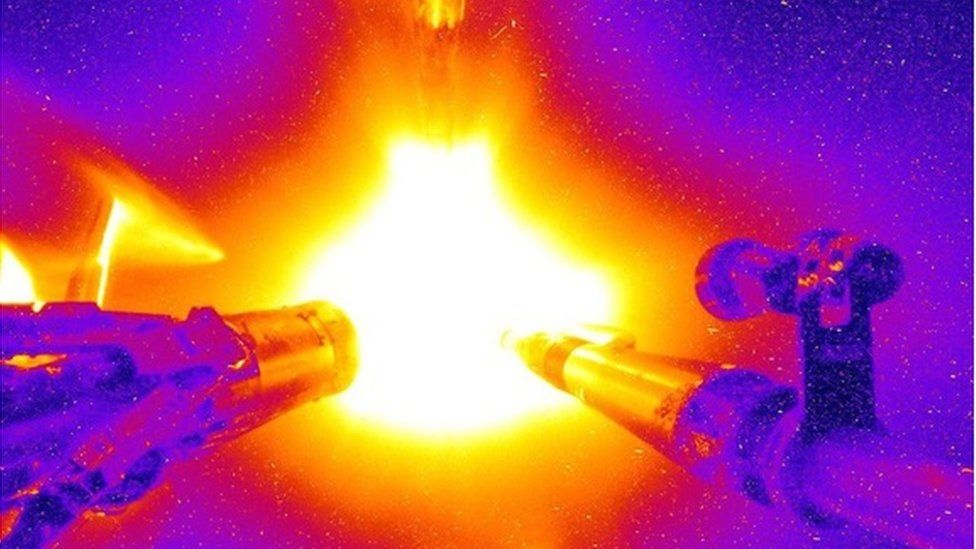 Это цветное изображение дейтериево-тритиевого (DT) взрыва NIF «Big Foot» было получено 7 февраля 2016 года.