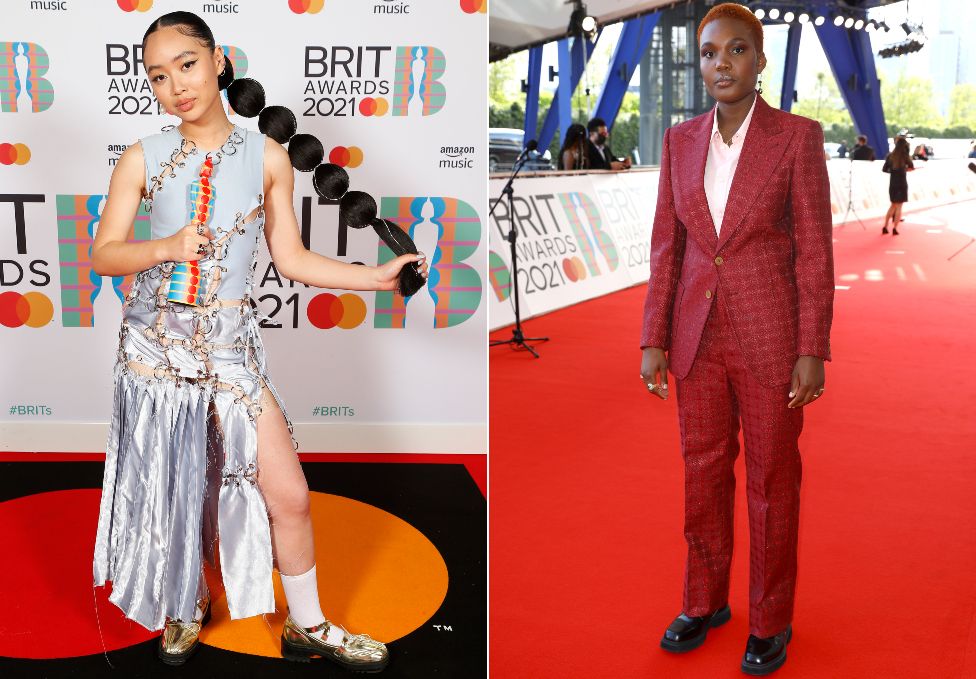 Brit Awards 2022: The head-turning outfits on the red carpet - BBC News
