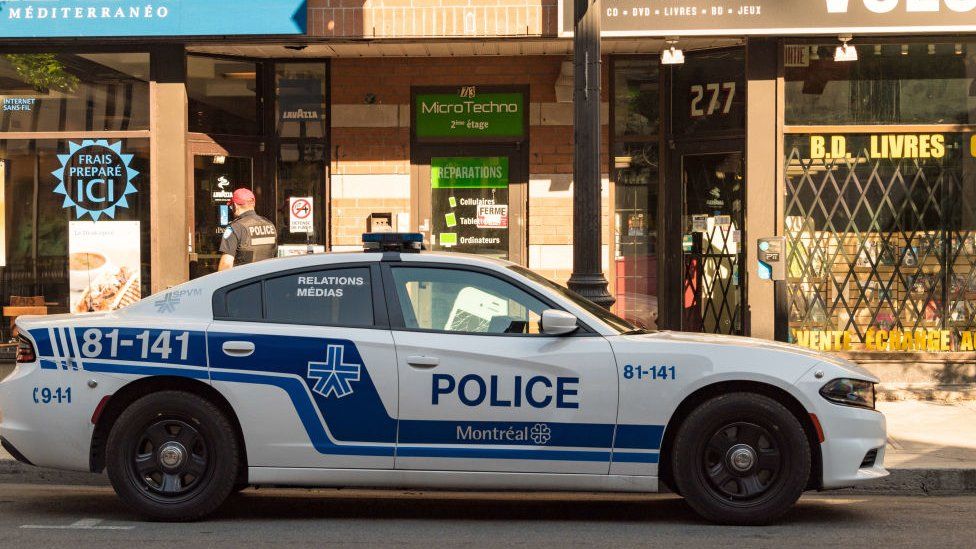 Полицейский автомобиль Монреаля
