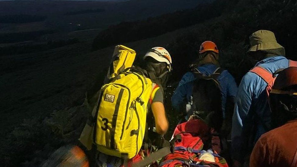 Mountain rescuers help injured man