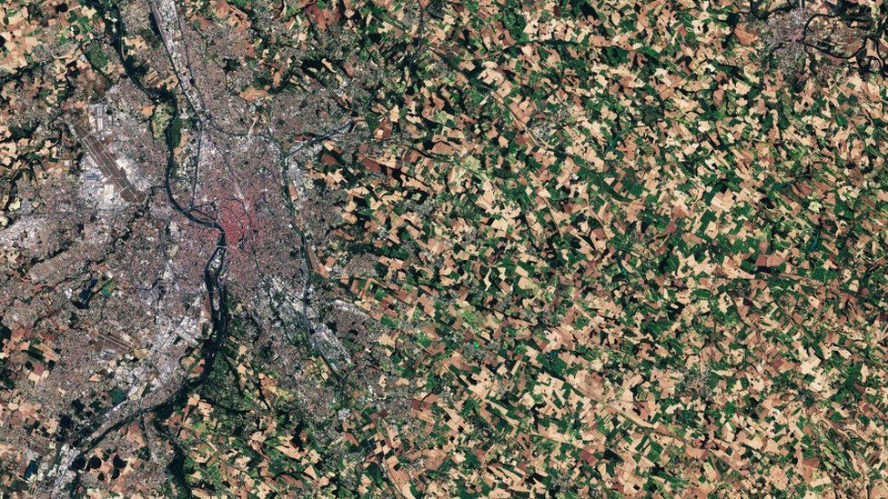 The pink tinge from the terracotta tiles in central Toulouse is clear from this Copernicus Sentinel-2A satellite image