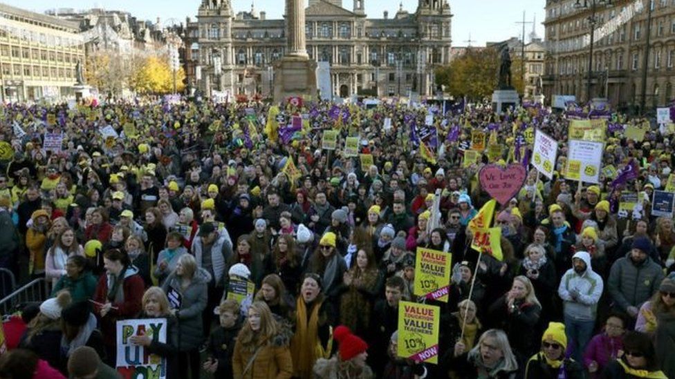 teachers protesting in Glasgow