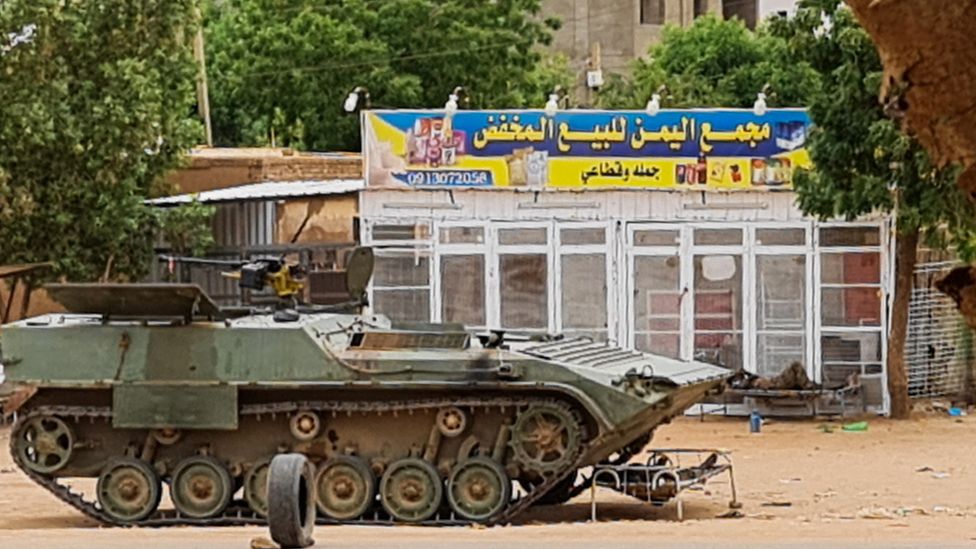 A Sudanese army tank at a checkpoint in Khartoum. Photo: 30 April 2023