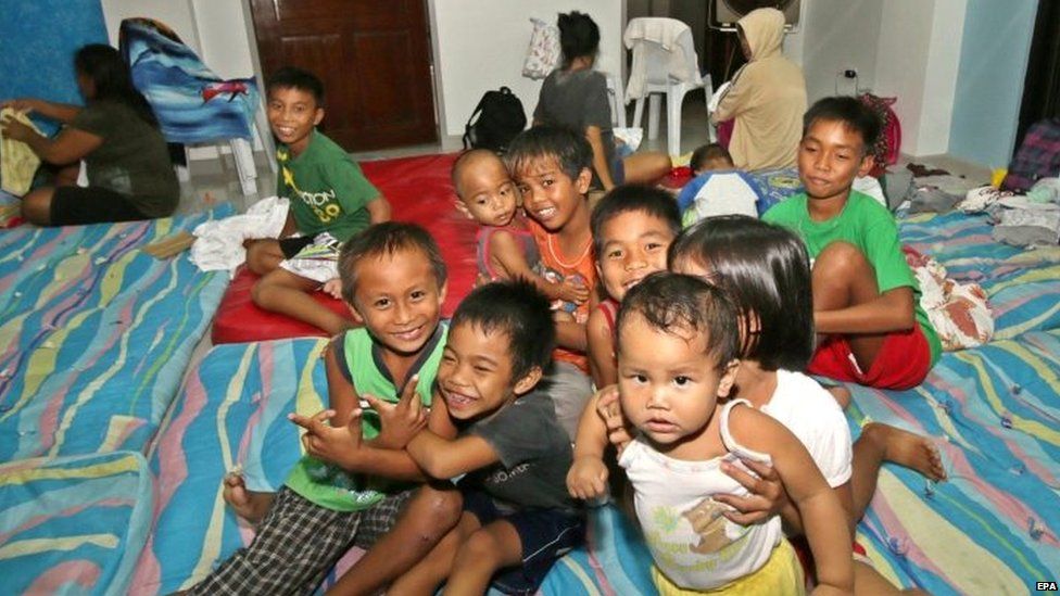 Typhoon victims rest inside a school classroom turned into a temporary evacuation centre in Bacarra, Ilocos Norte province 22/08/2015