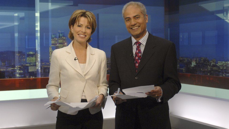 George Alagiah junto a la ex copresentadora de BBC News Natasha Kaplinsky