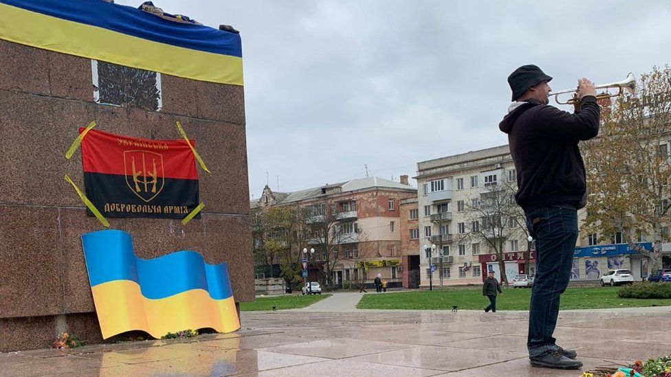 Russian flag comes down in Kherson, but Ukraine sees a trap