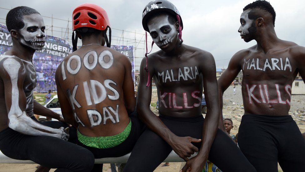 Des personnes manifestent au Nigeria contre les décès dus à la malaria