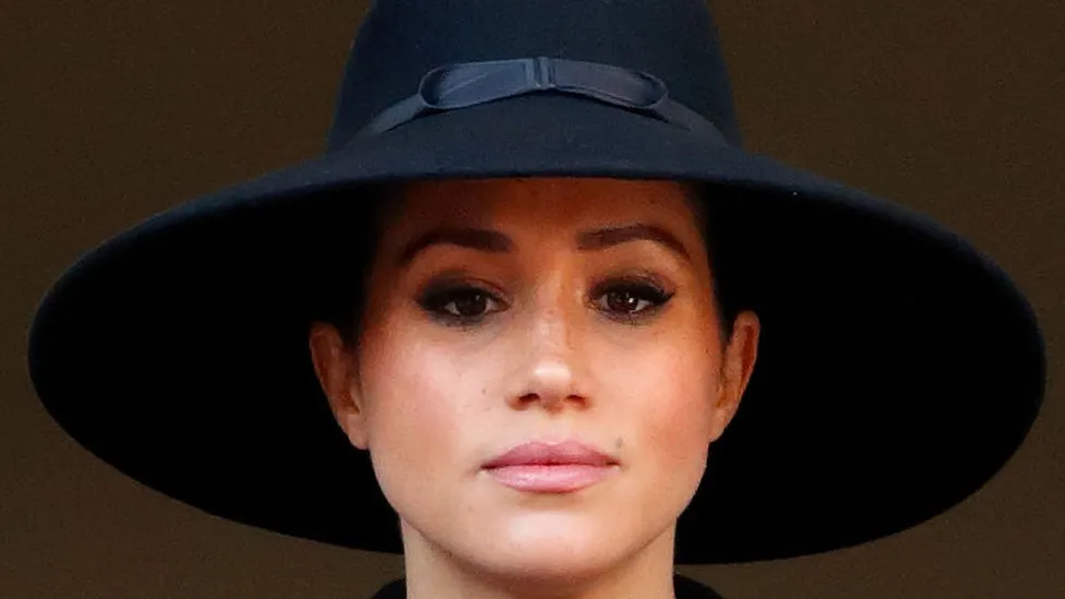 HARRY & MEGHAN destroy creepy old media and monarchy 👍