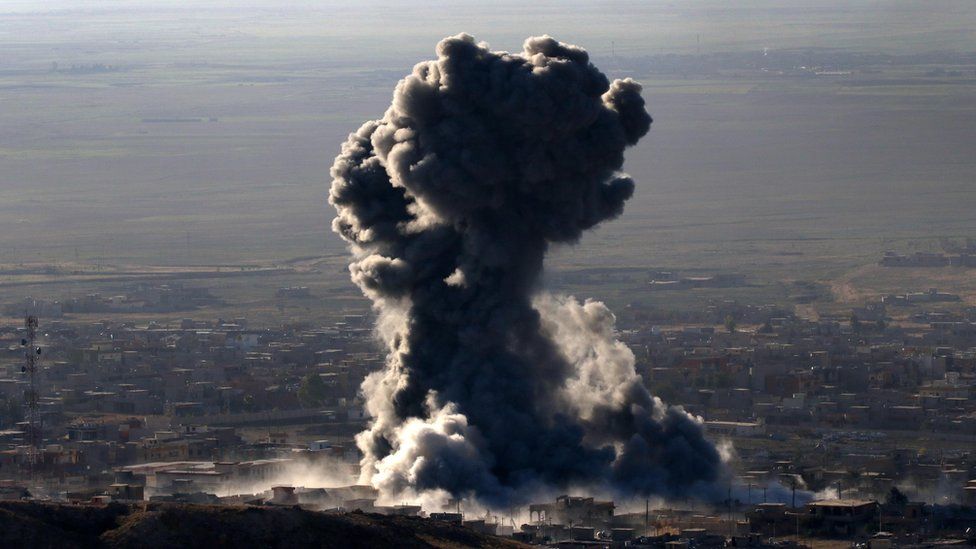 Heavy smoke billows during an operation by Iraqi Kurdish forces backed by US-led strikes in the northern Iraqi town of Sinjar on 12 November 2015