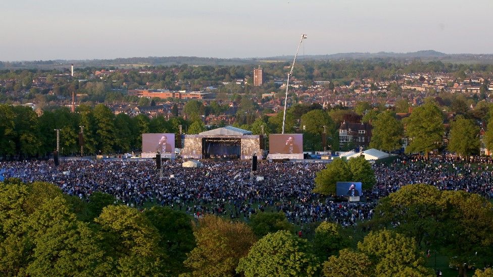 Kasabian performing in Victoria Park after the Leicester City parade in 2016