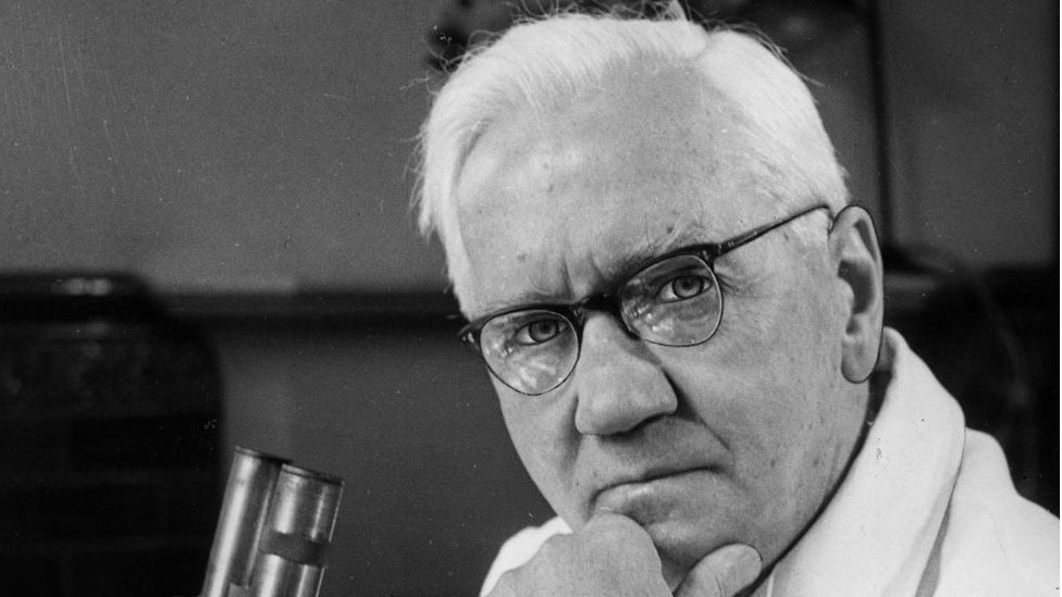 Sir Alexander Fleming, abgebildet 1954