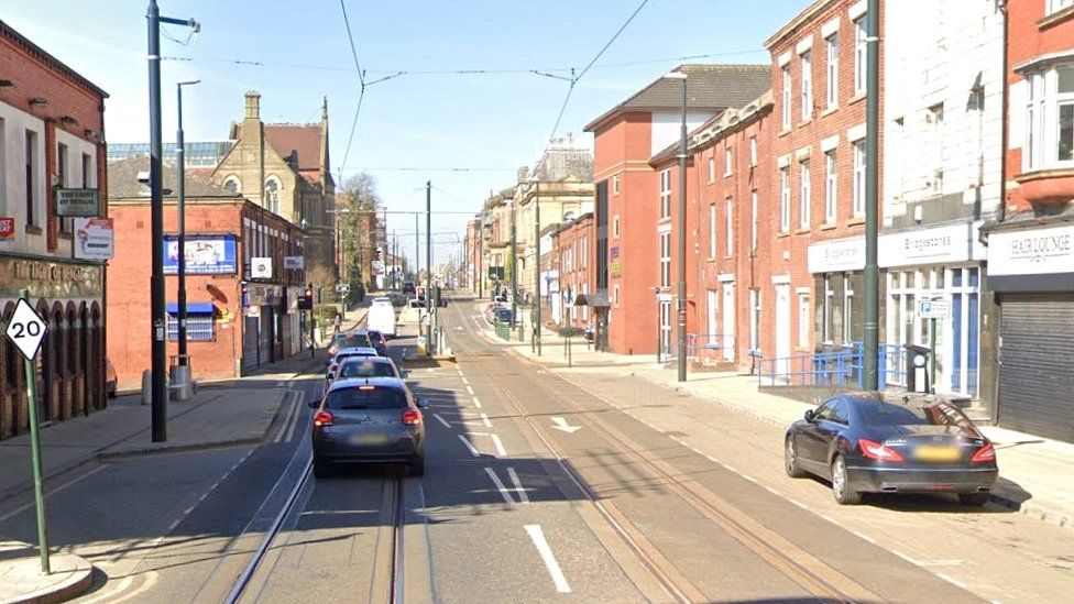 Murder arrest in Ipswich over Oldham stab death - BBC News