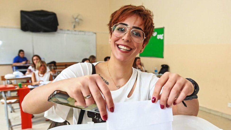 woman votes in Beirut
