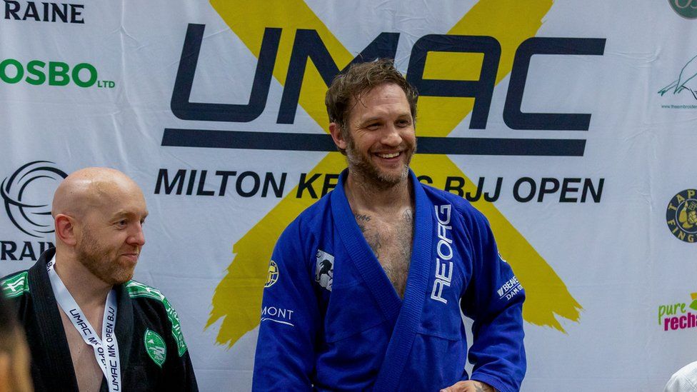 Tom Hardy 'raises the flag for jiu-jitsu' in Milton Keynes - BBC News