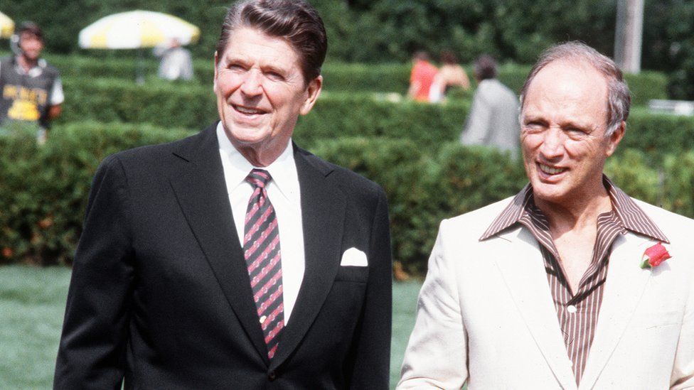 Canadian Prime Minister Pierre Elliott Trudeau (L) and U.S. President Ronald Reagan walks together 18 July 1981 in Ottawa during the Summit of the leading industrial countries.