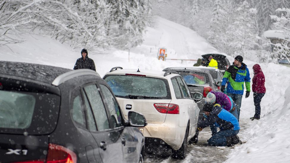 Cars stuck near Untertauern, 7 Jan 19