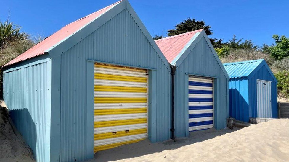 Cwt glan y môr yn Abersoch ar werth am £250,000 BBC Cymru Fyw