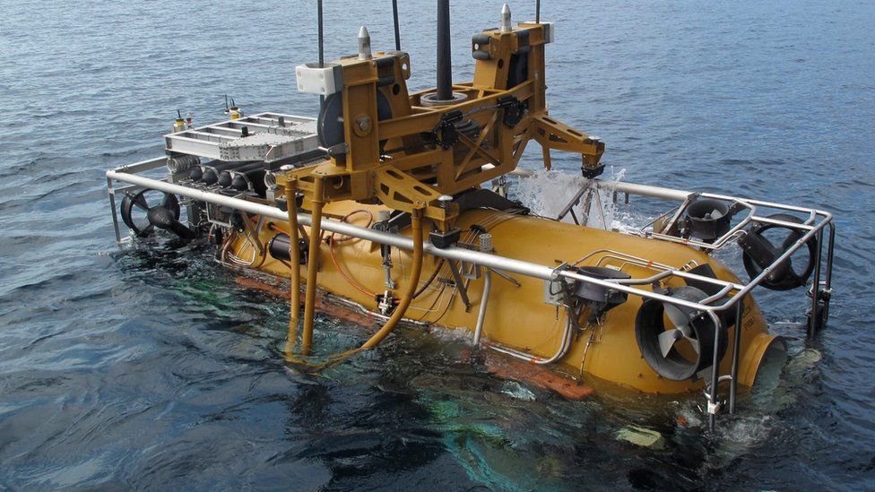 A "pressurised rescue module" supplied by the US joins the search for the missing Argentine submarine ARA San Juan