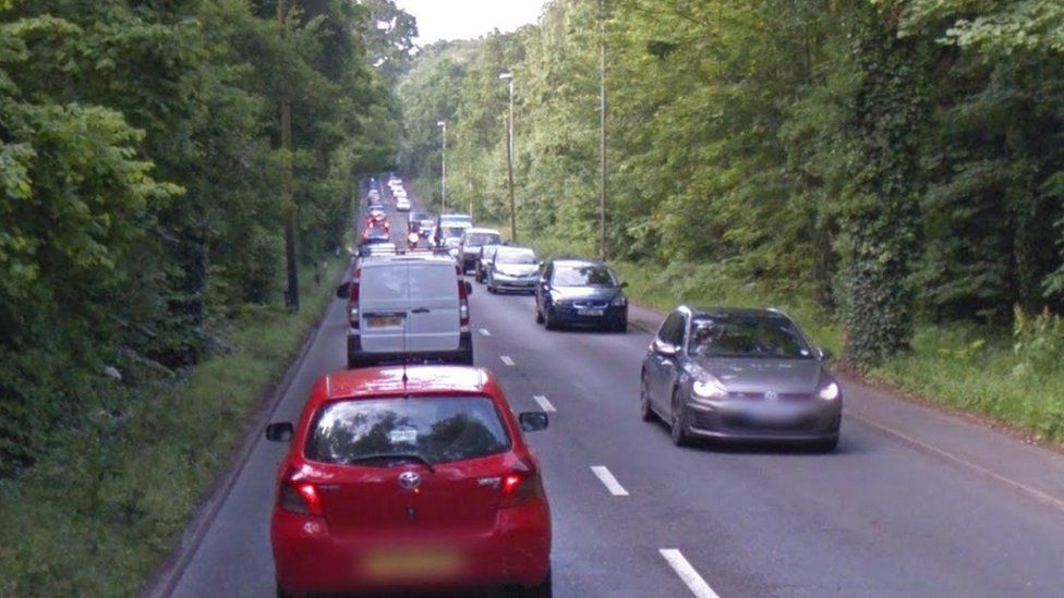 Poole's busy Gravel Hill to close for three months BBC News