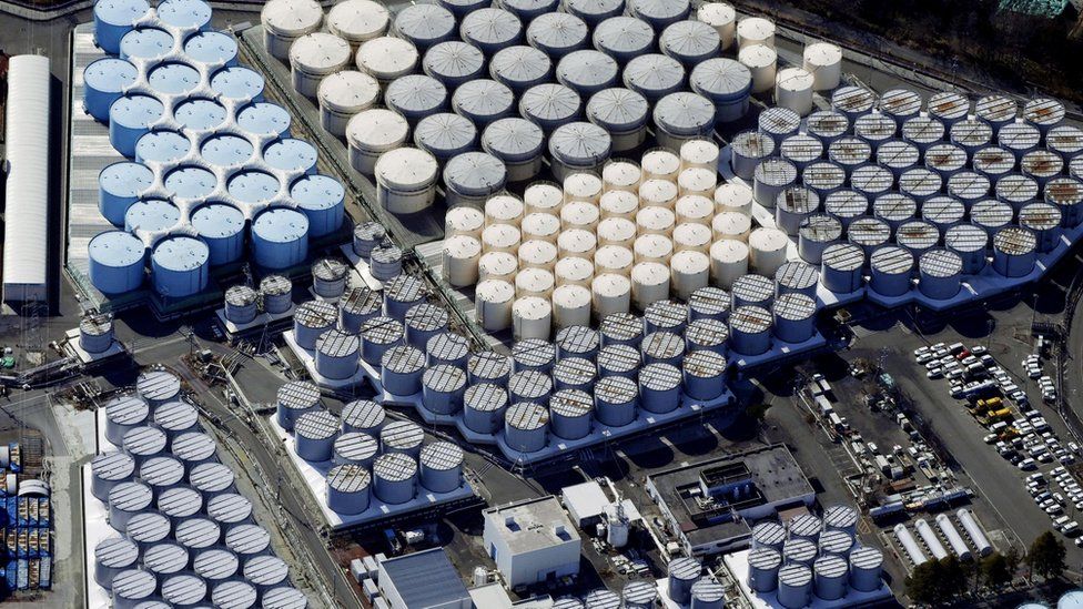 Резервуары с очищенной водой с АЭС «Фукусима» в Японии