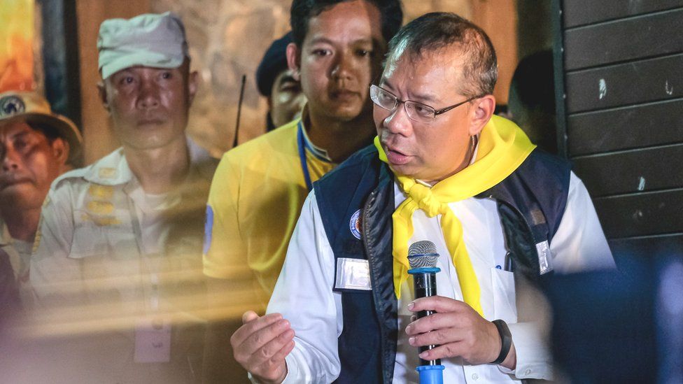 Chiang Rai Governor Narongsak Osottanakorn (R) led the Thai cave rescue operation in 2018