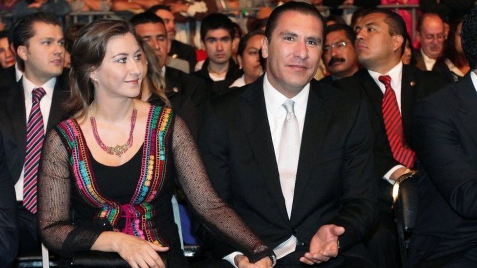 Martha Erika Alonso and Rafael Moreno Valle hold hands during an official ceremony in Puebla, Mexico. File photo