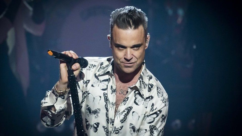 Robbie Williams to play large Sandringham Estate concert - BBC News