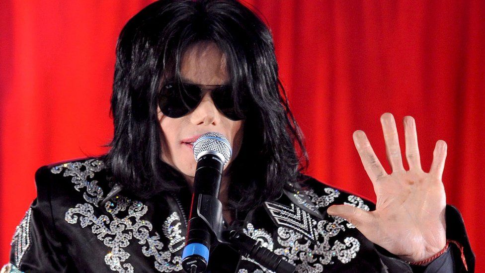 Michael Jackson's name has been taken out of Quincy Jones' show - BBC News