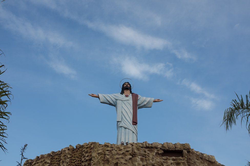 Jesus rises from a mountain