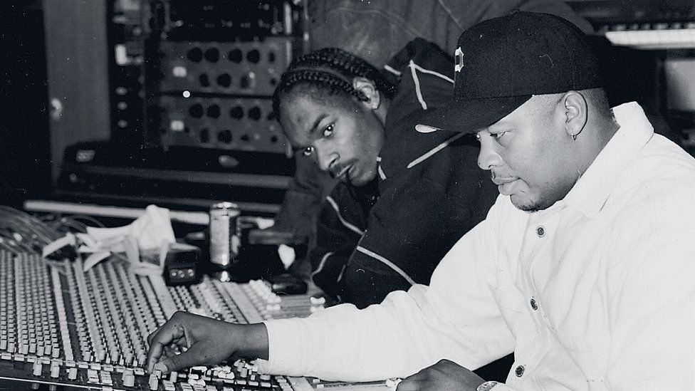 Snoop Dogg and Dr Dre in the studio in 1993