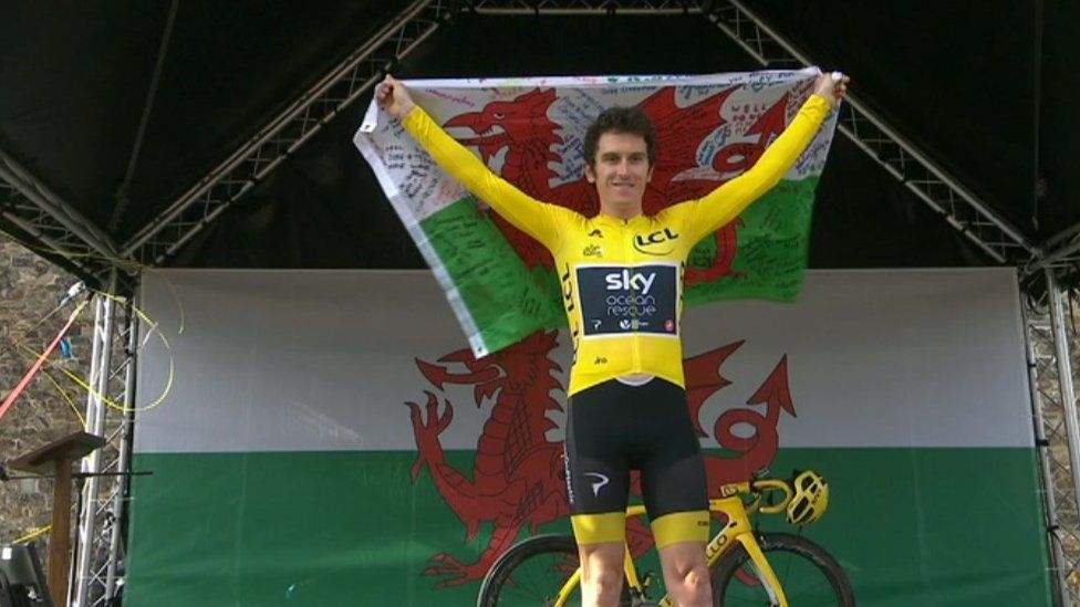 Geraint Thomas celebrates with fans in Cardiff