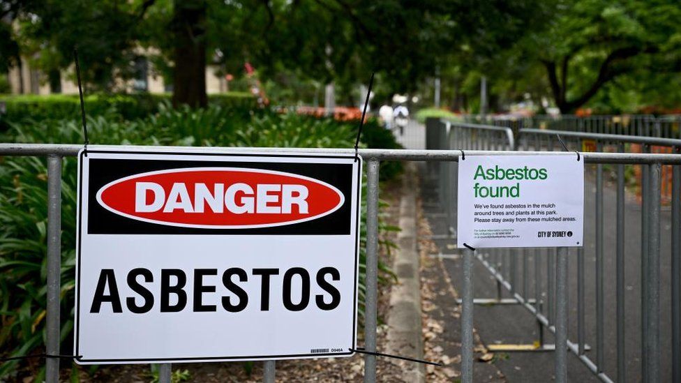 An asbestos sign that is displayed at Victoria Park