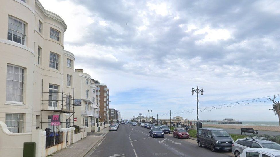 Worthing murder arrest Man held after woman dies in flat BBC News