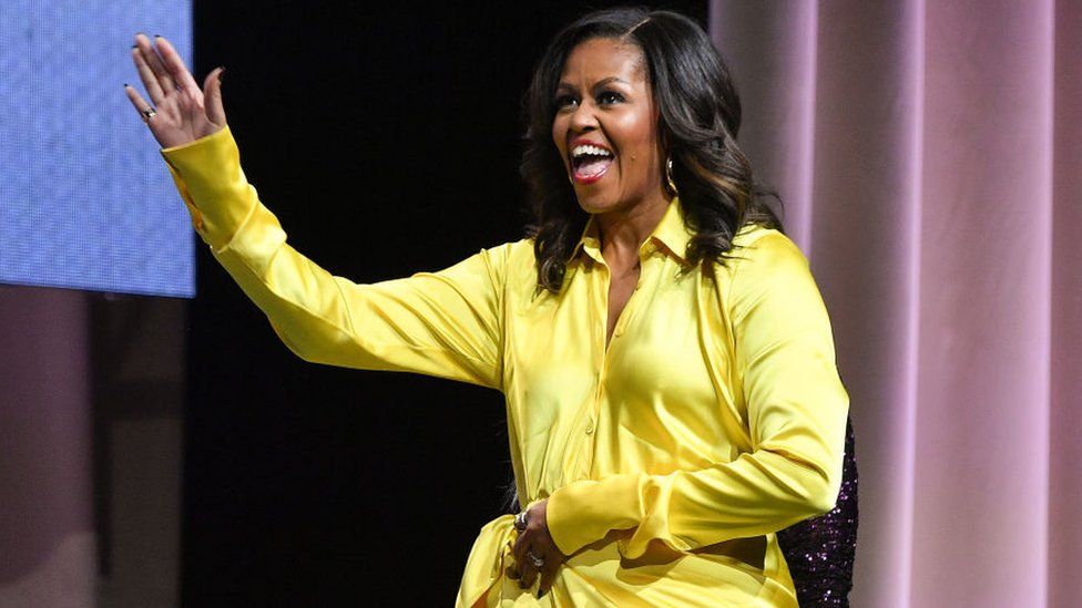 Michelle Obamas Memoir Becoming Sells 10 Million Copies Bbc News