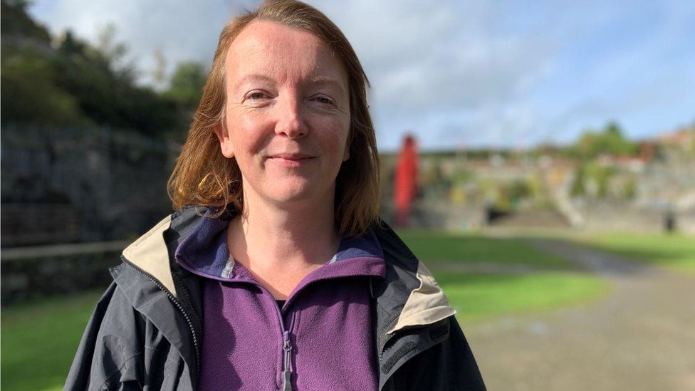 River Buddies: Volunteers clean up Isle of Man's rivers - BBC News