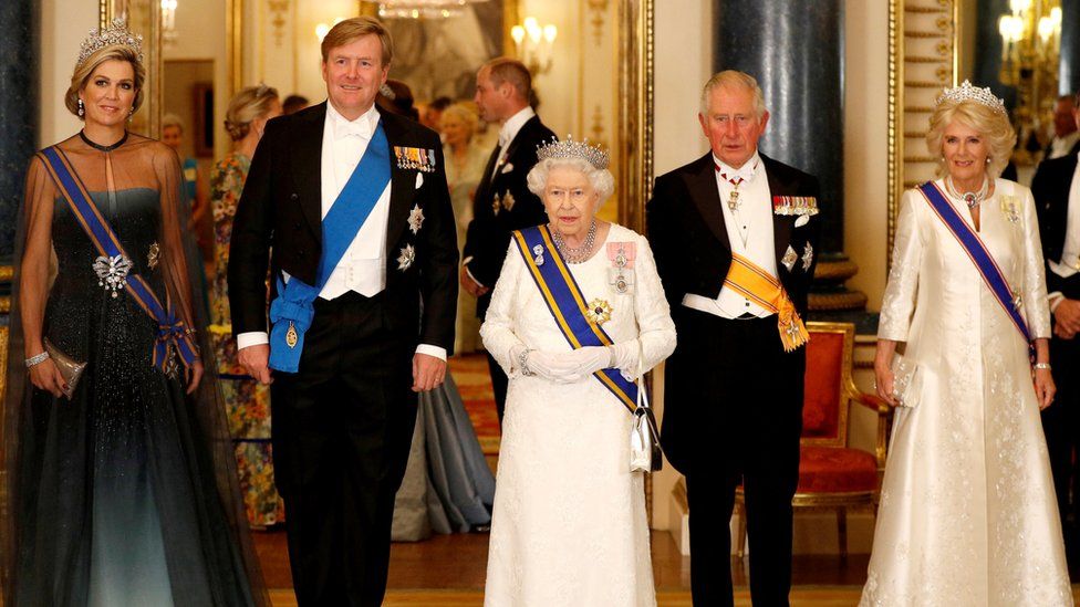 Queen Maxima and King Willem-Alexander of the Netherlands alongside Queen Elizabeth, Prince Charles, Camilla, Duchess of Cornwall before a state banquet at Buckingham Palace in 2018