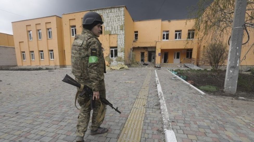 Severodonetsk: Ukrainian man cycles from besieged city, dodging Russian ...