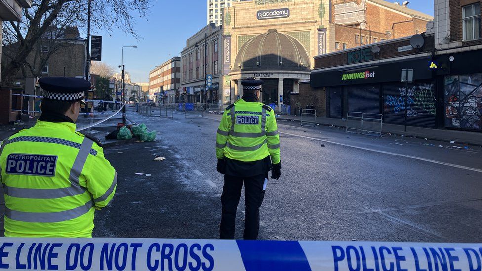 Strikes stop police from fighting crime, Met chief says - BBC News