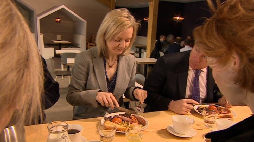 Liz Truss takes up sausage offer at M5 service station - BBC News