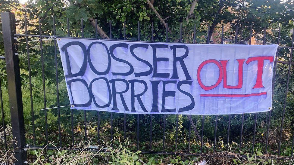 Banner saying "Dosser Dorries Out"